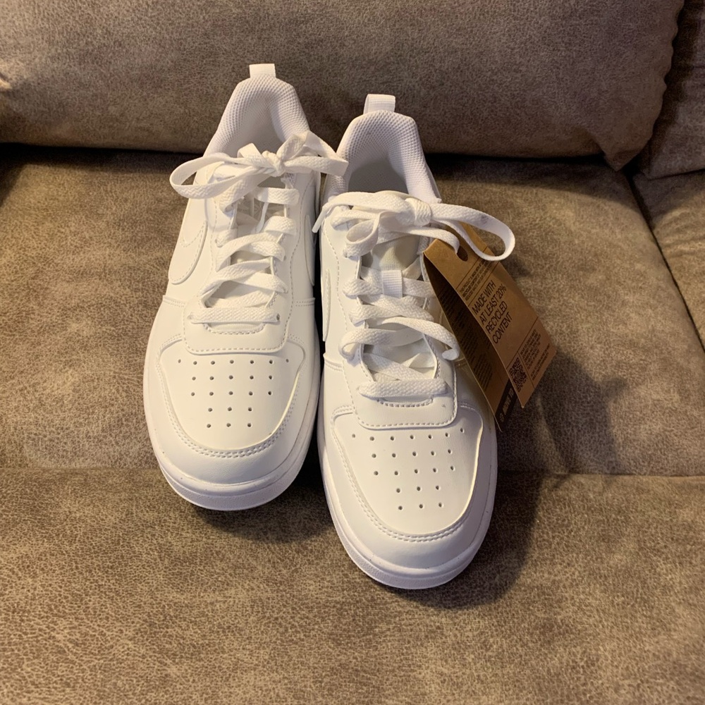 Brand new size 5Y girls Nike sneakers